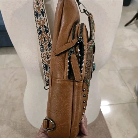 Sam And Hadley Brown Embossed Sling Bag with Turquoise Accents Western NWT Aztec - Picture 5 of 6
